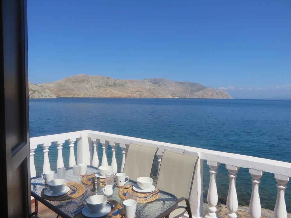 Maravelia Mare Guest House Sými Luaran gambar